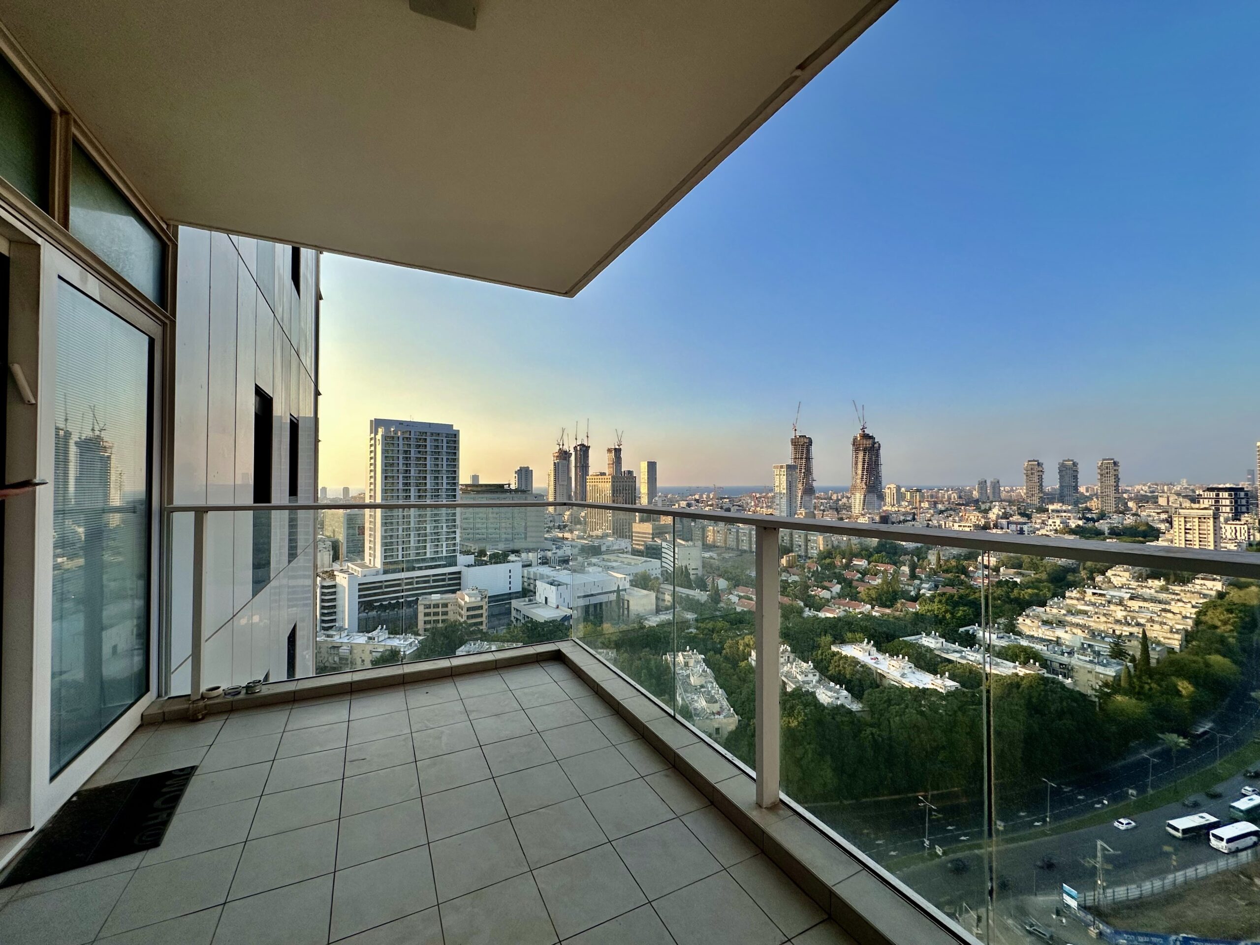 Apartments For Rent: Menachem Begin, Midtown Towers, Tel Aviv #349 1