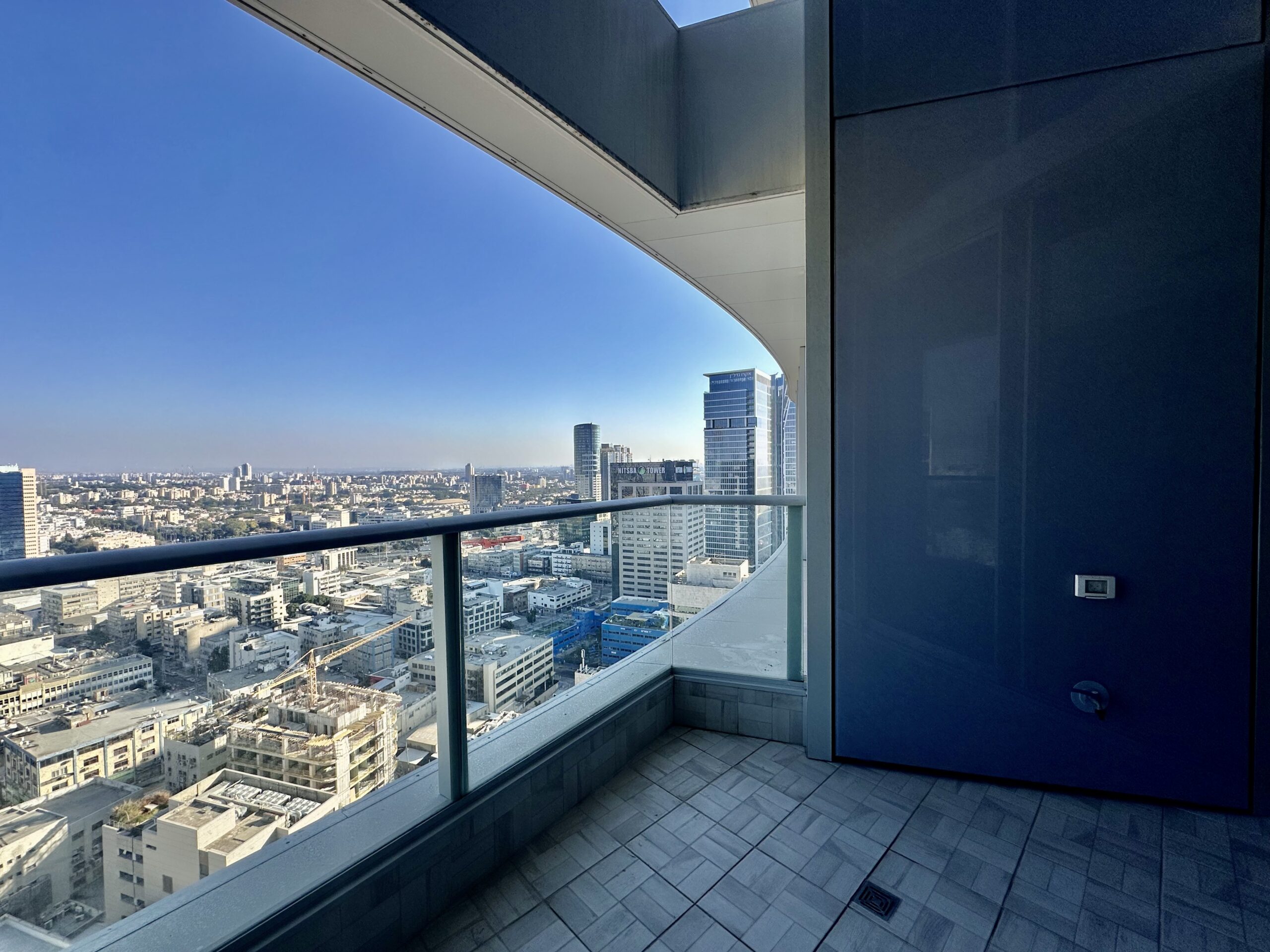 Duplexes For Rent: Isaac Graziani, Gindi Towers, Tel Aviv #373 1