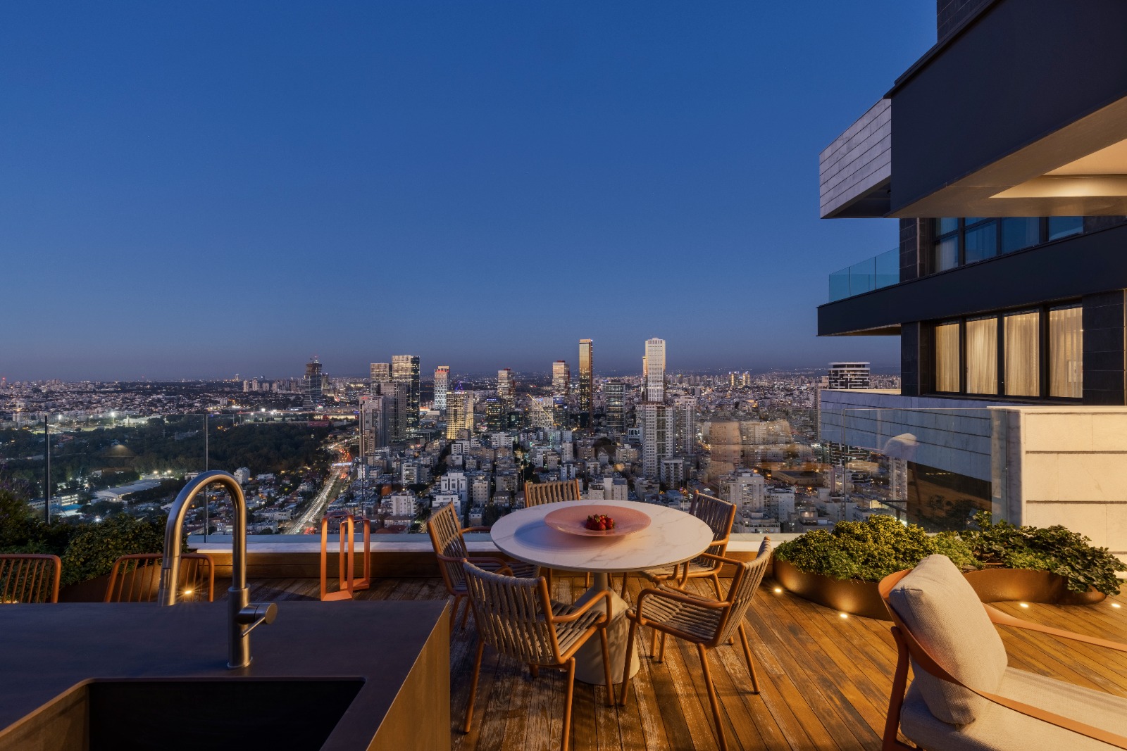 Geffen Tower, Ramat Gan: A Landmark of Luxury and Elegance 1