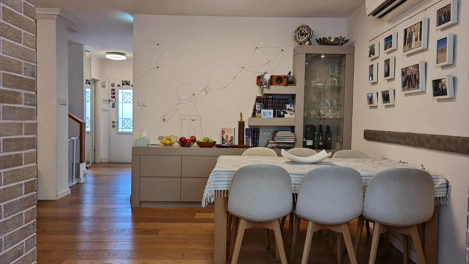 Living and dining area in the Givat Sharet cottage